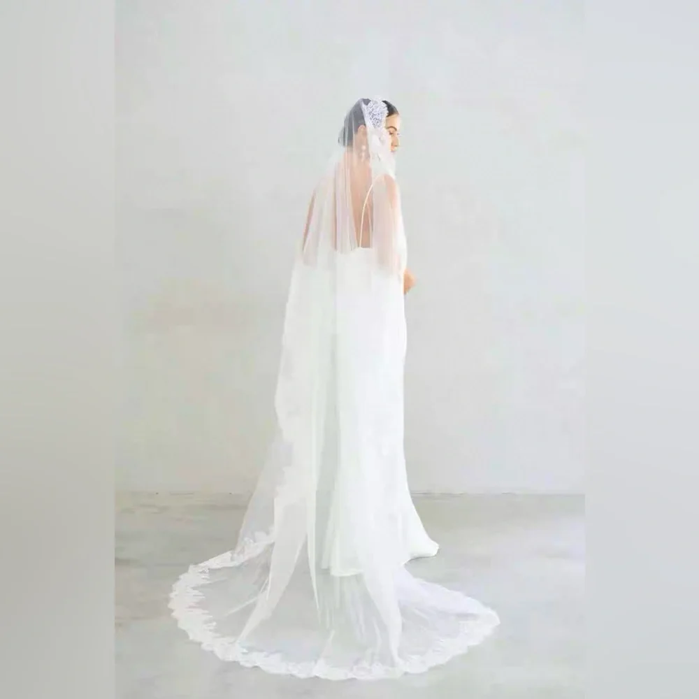 Mantilla Lace Wedding Veil - Picture 8 of 10